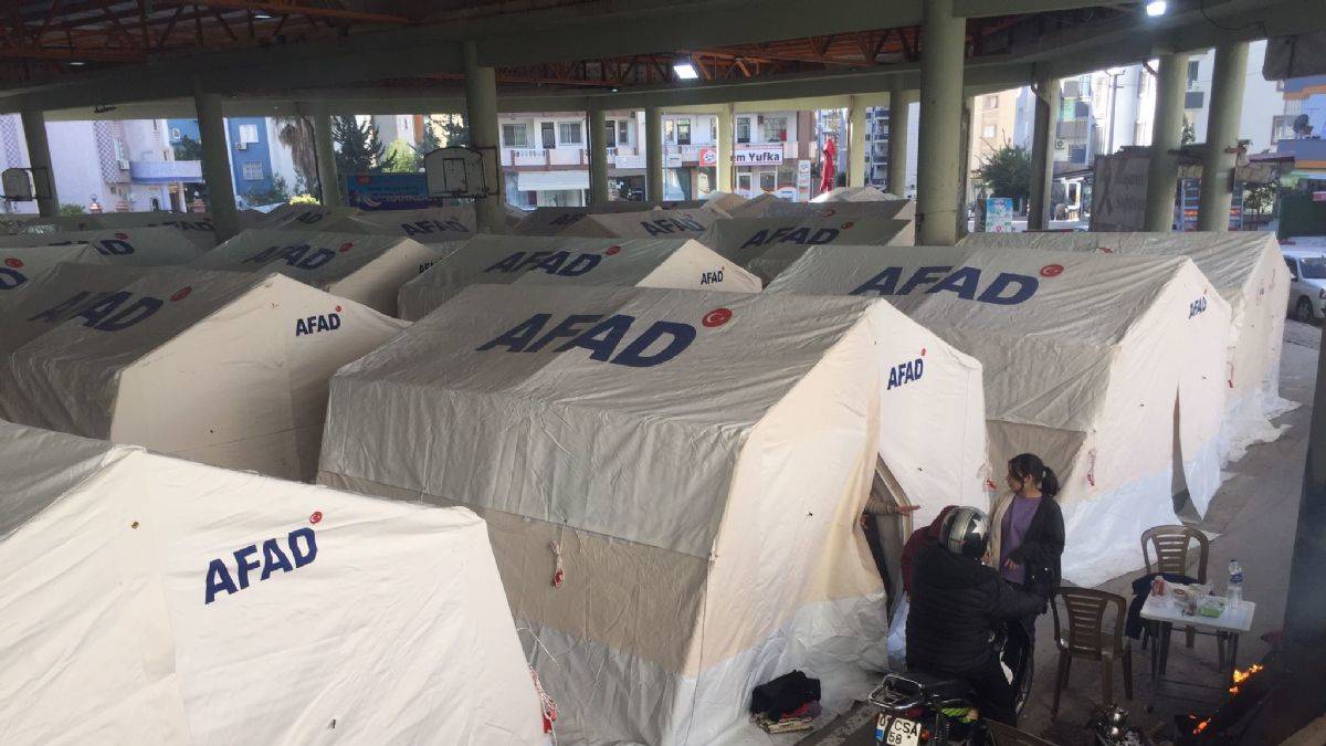 Biri elit diğeri fakir iki depremzede Adanalının can sıkan diyaloğu