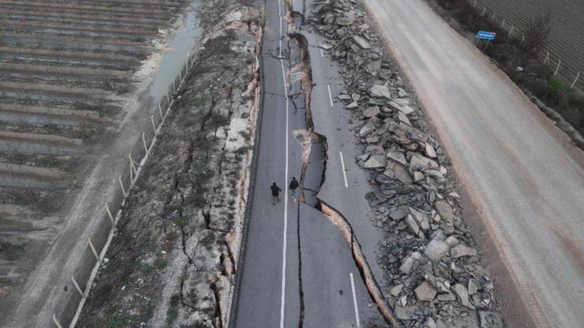 Kandilli Rasathanesi Müdürü Özener: 7-8 metreye varan kaymalar gözlemlendi