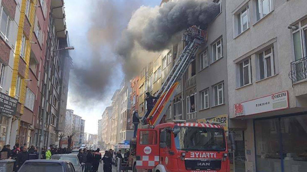 Depremden kurtulup kızının yanına geldi, yangında hayatını kaybetti