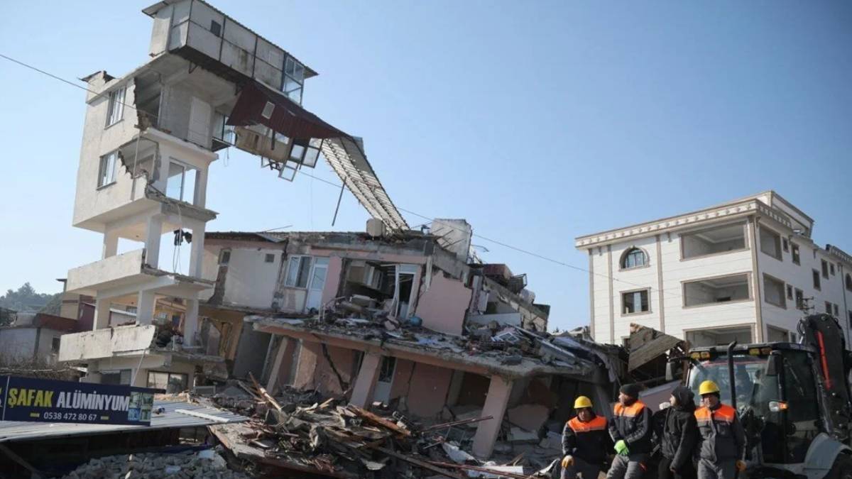 Sıvılaşma nedir? Zeminde sıvılaşma nasıl olur?