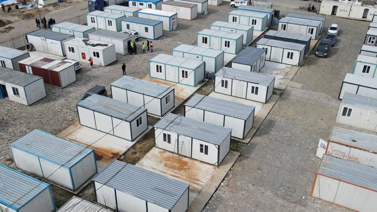 Suudi Arabistan deprem bölgesine 3 bin konteyner ev gönderiyor!