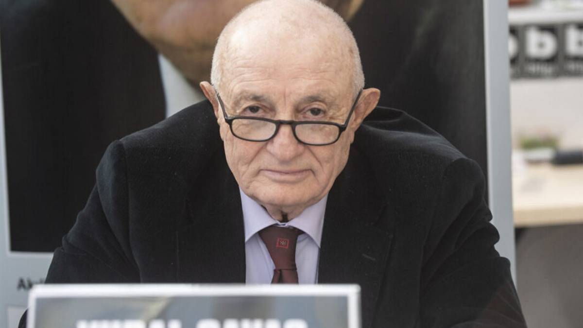 Vural Savaş kimdir?