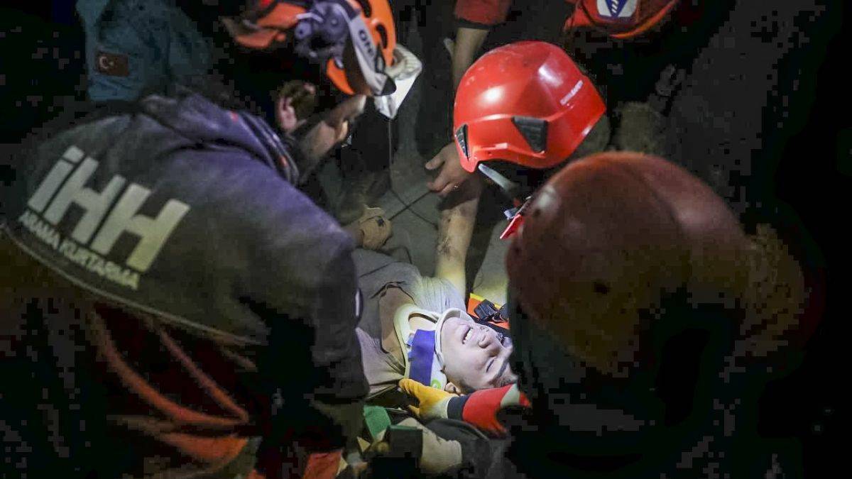 İHH deprem bölgesinde yüzbinlerce kişiye destek ulaştırdı