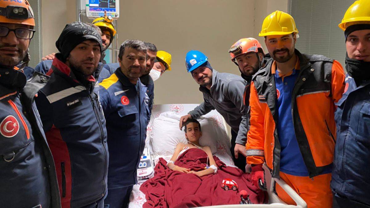 Depremin 8. günü kurtarılan Berat kuru fasulye istedi