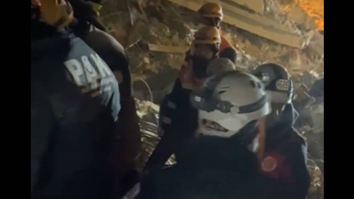 260. saat! 12 yaşındaki çocuk enkazdan sağ çıkarıldı