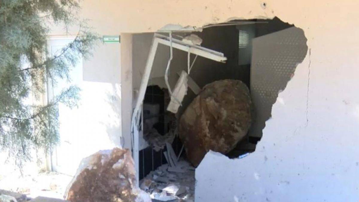 Depremde dağdaki kayalar evlere yuvarlandı: 49 kişi hayatını kaybetti