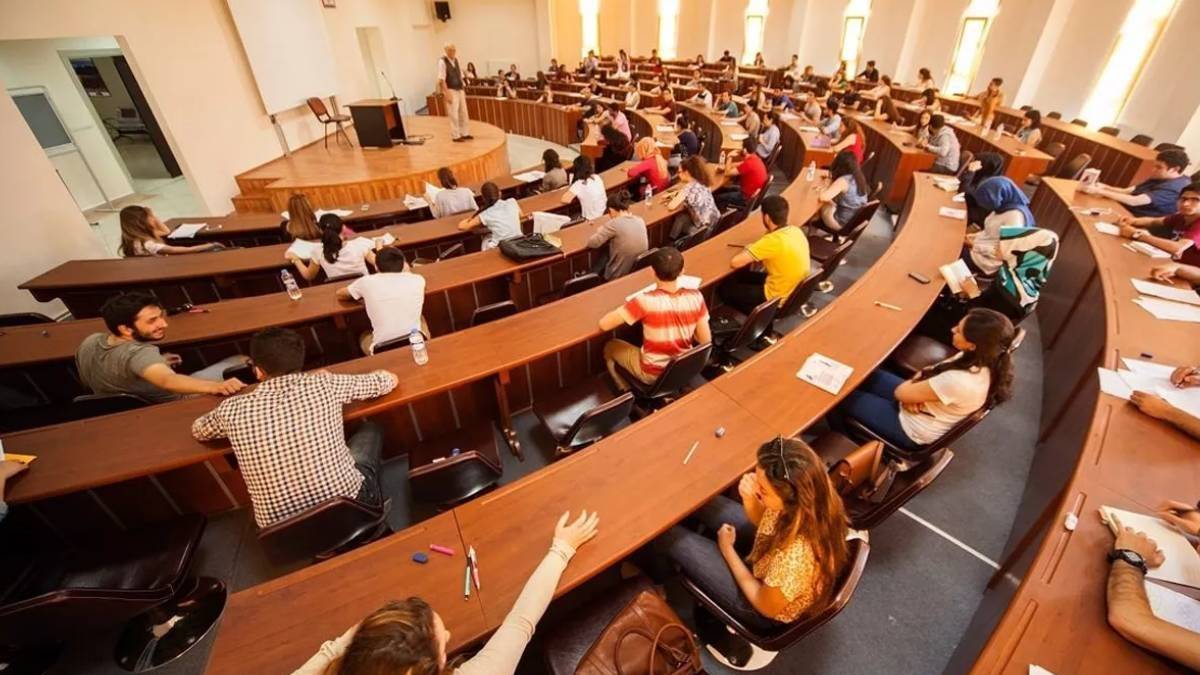 Üniversiteler Nisan'da açılacak mı? Nisan ayında yüz yüze eğitim başlayacak mı?