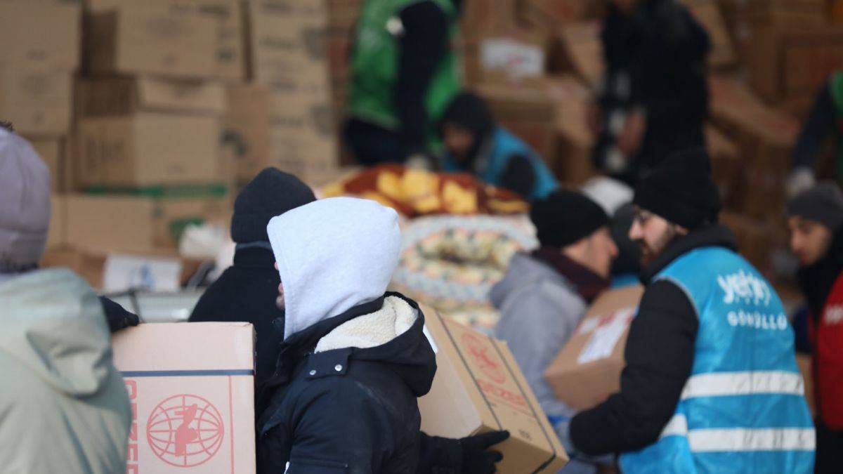 Yetim Vakfı’dan depremzedelere 10 milyonluk yardım