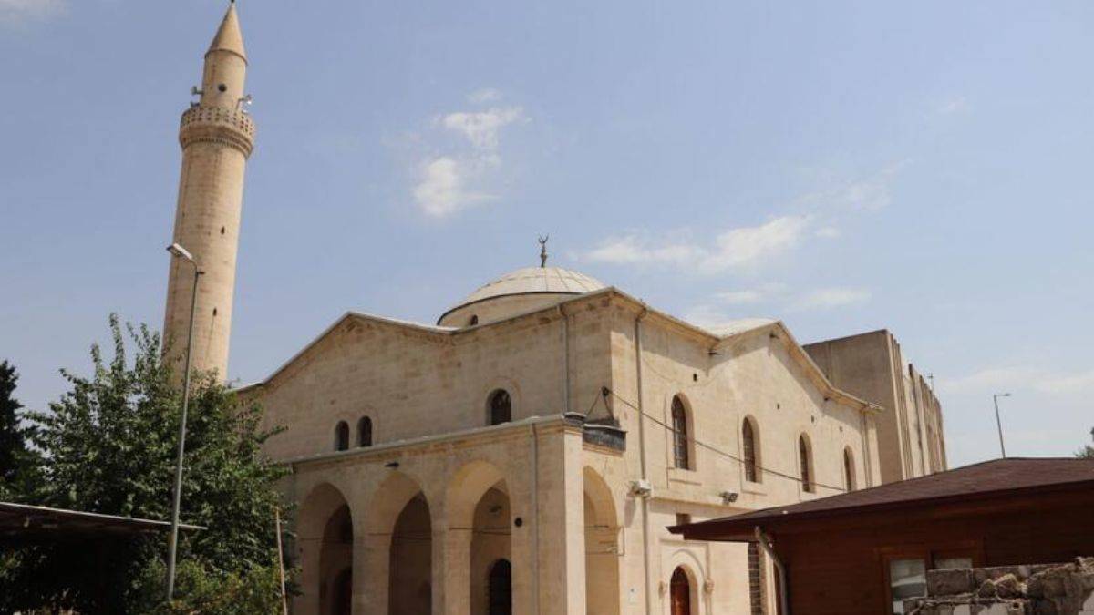 Tarihi Ulu Cami, depreme dayanamadı