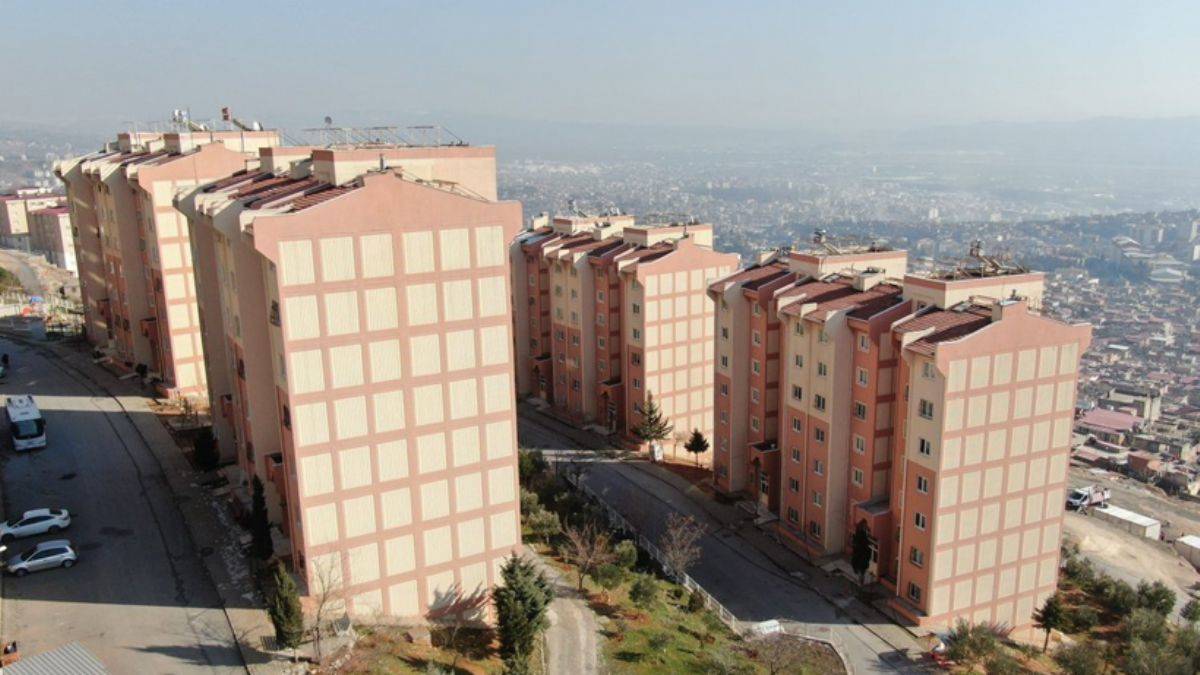 Bakan Kurum'dan ''TOKİ binaları nasıl sağlam kaldı?'' sorusuna yanıt