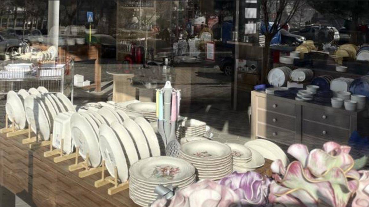 Görenler şaşırmıştı! Tek bardağın düşmediği binanın müteahhidi konuştu