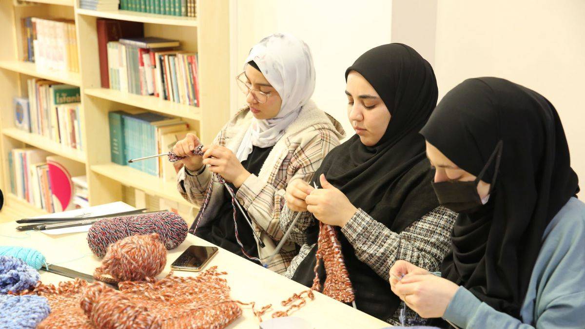 Uluslararası öğrenciler deprem bölgeleri için seferber oldu