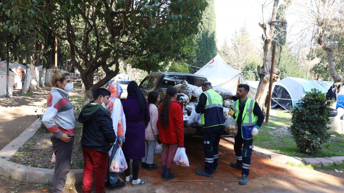 Depremzedenin meyve-sebzesi Bursa’dan