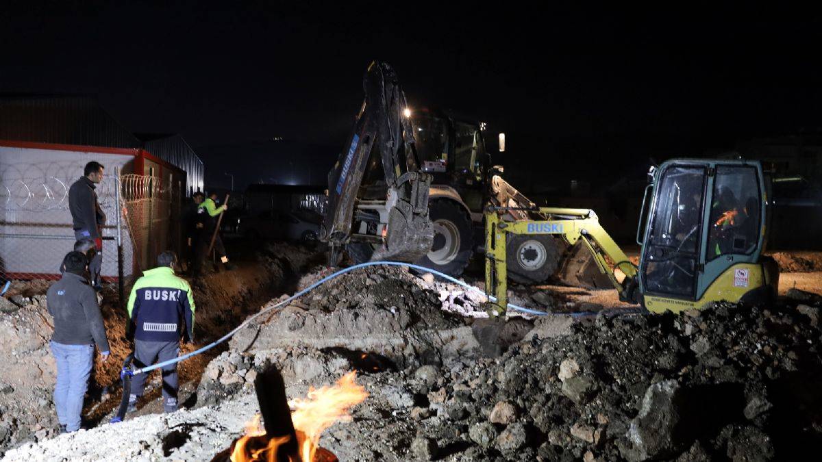 BUSKİ’nin Hatay’da da gecesi-gündüzü yok