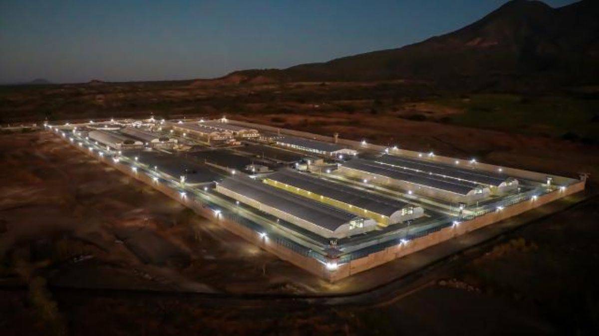 Amerika kıtasının en büyük cezaevine 2 bin çete üyesi gönderildi