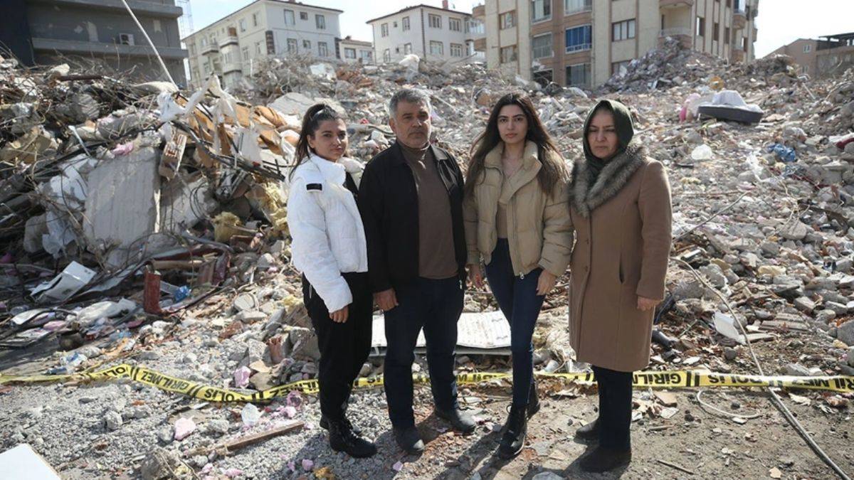 Depremde aileyi faciadan 'takma diş' kurtardı