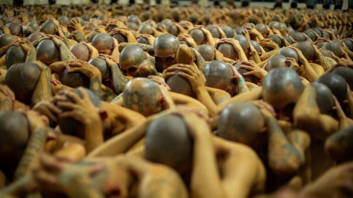 Bukele: Tek operasyonda 2 bin çete üyesi nakledildi