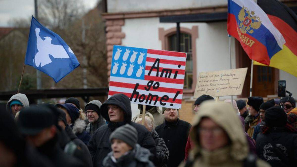 Almanya'da ABD'ye büyük tepki: 'Amerika defol!'