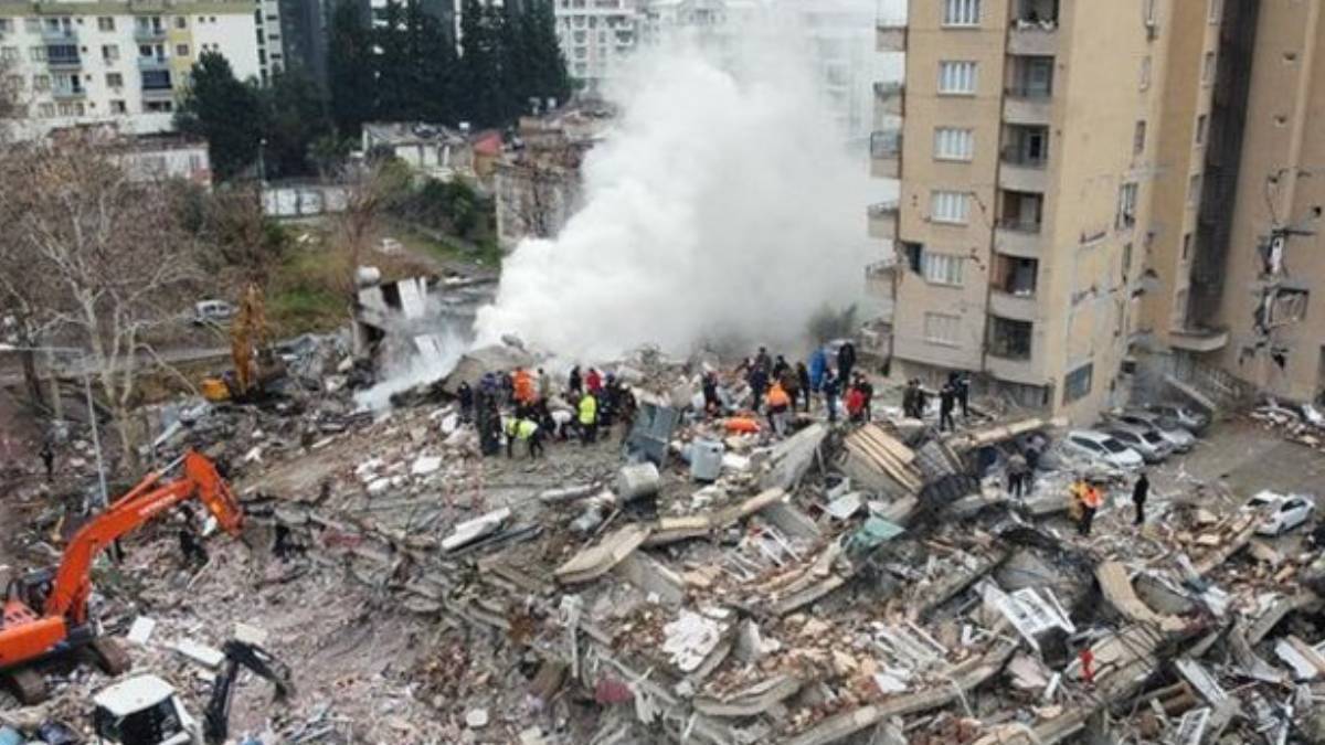 Malatya'da 5.6 büyüklüğünde depremde yıkılan bina var mı? Enkaz altında kalan var mı?