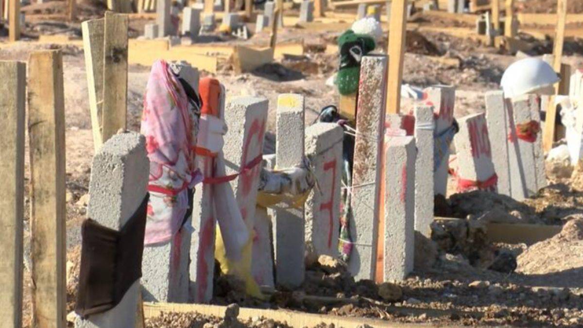 İsimsiz mezarlar... bulmak için mezar başına eşya koydular