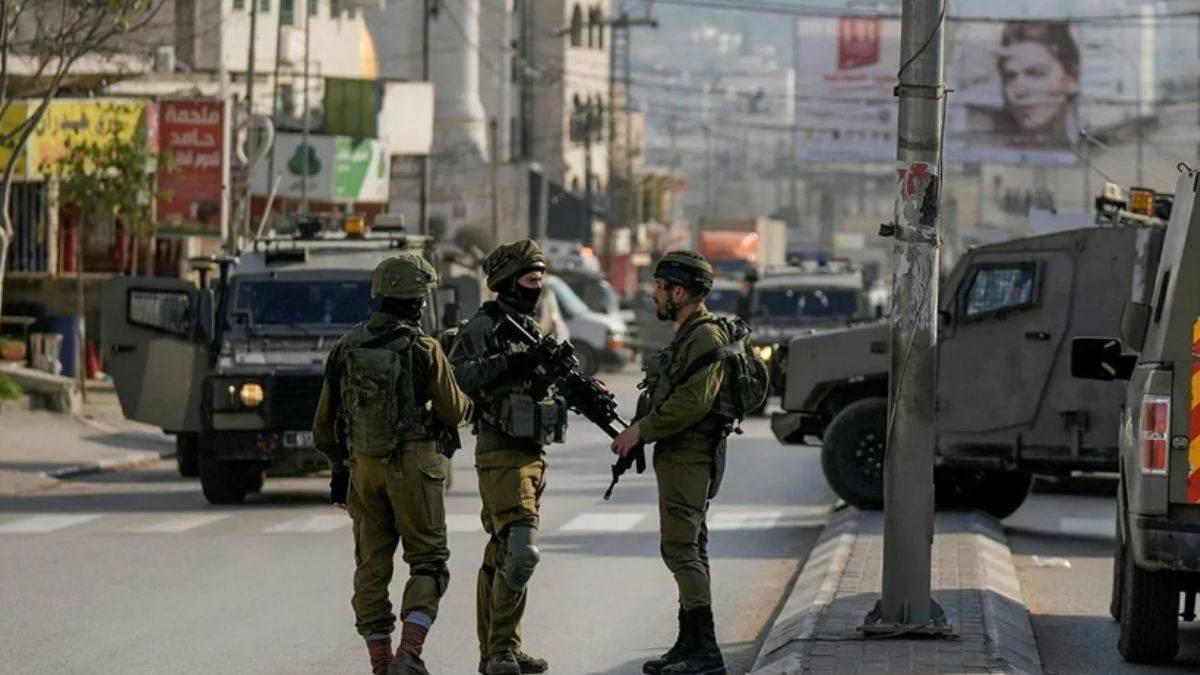 Yahudi yerleşimciler İsrail askerlerine saldırdı!