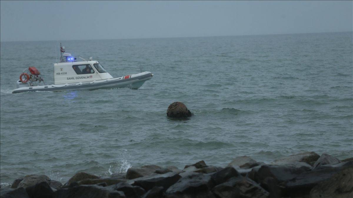 Ordu'da denizde bulunan cisim kıyıya çıkarıldı