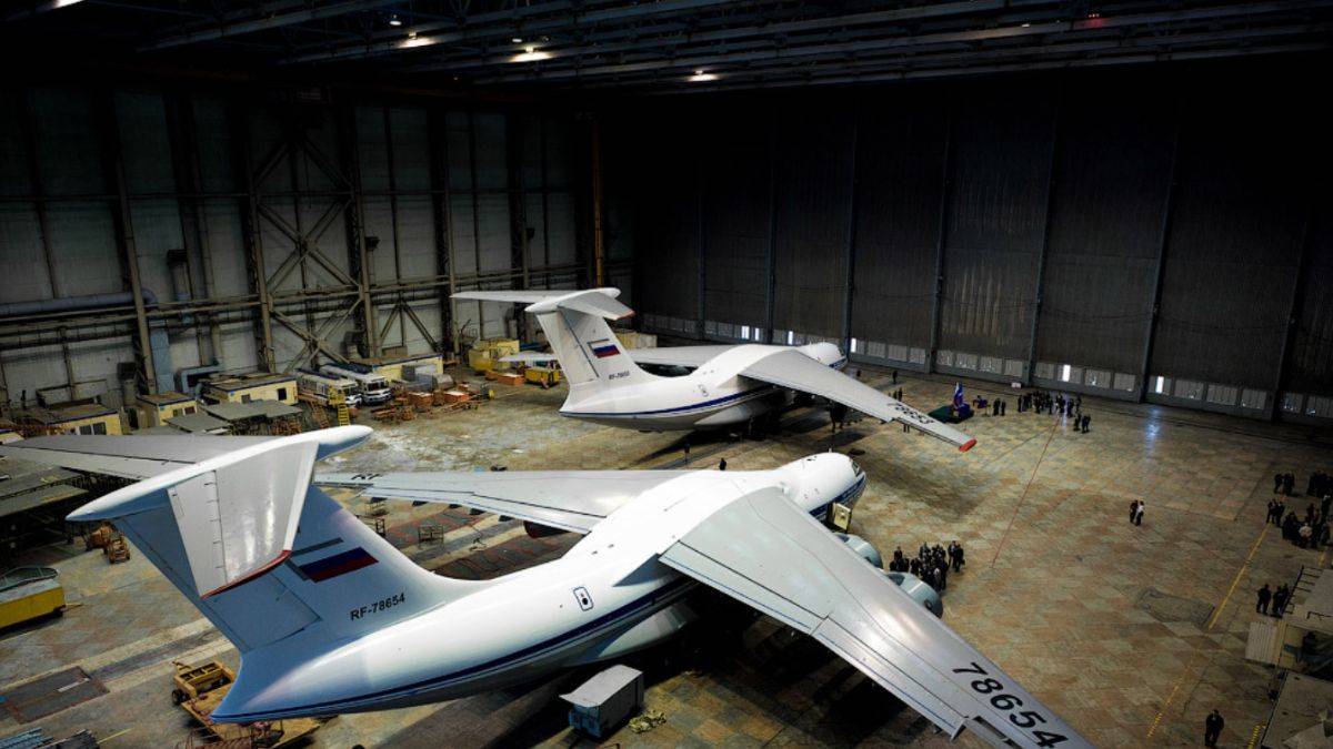 Deprem bölgesine sefer yapan Rus kargo uçaklarının fabrikasında patlama