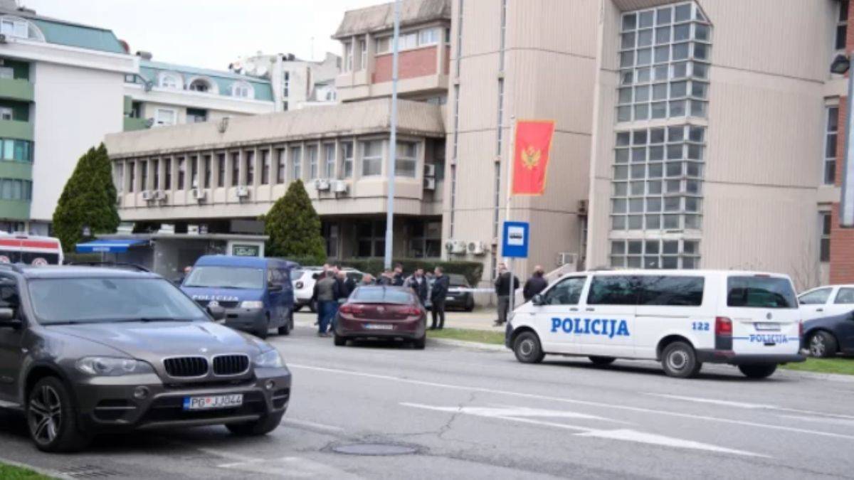 Karadağ'da el bombalı saldırı