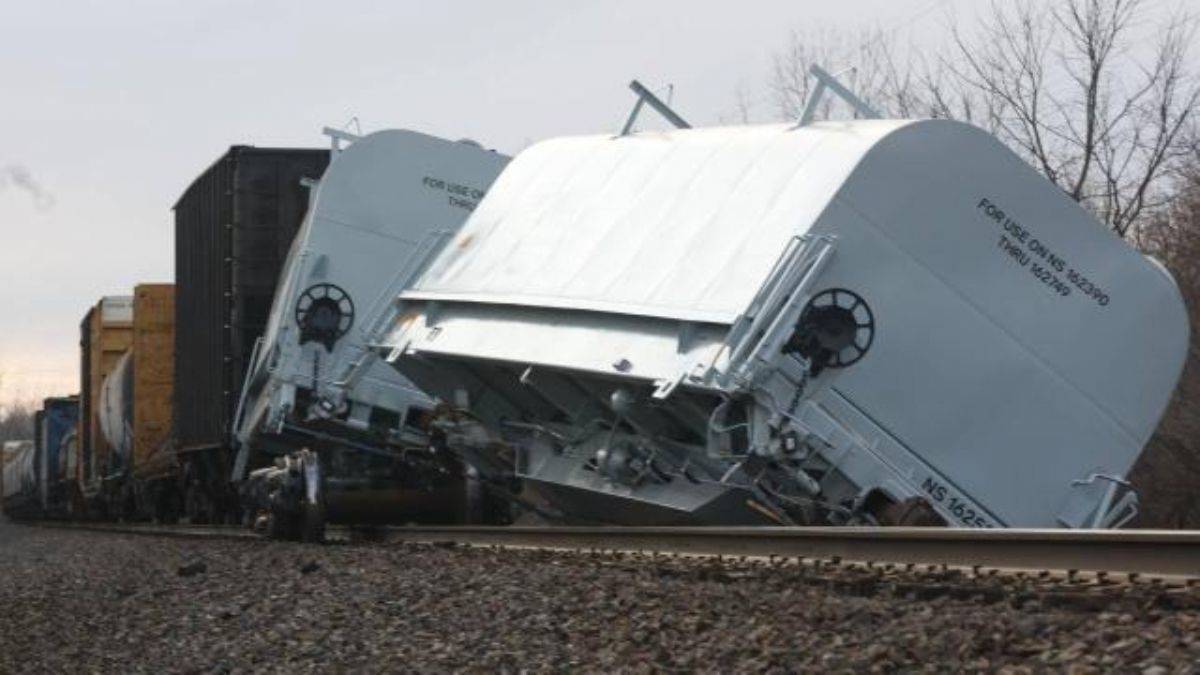 ABD'de yük treni raydan çıktı
