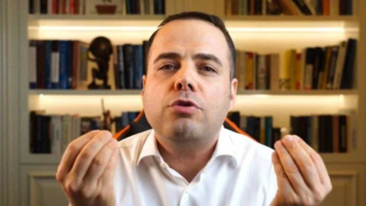 Adaylık iddiasını önce paylaştı, sonra 'düşürün' dedi