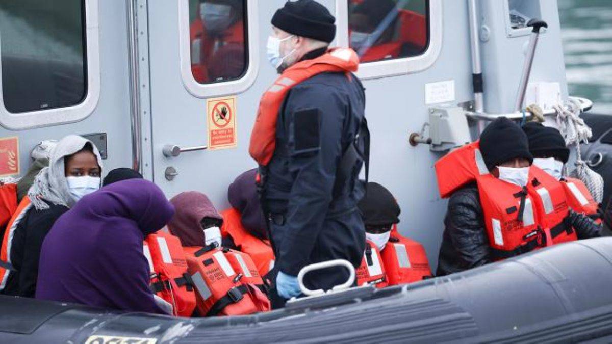 İngiltere'de göçmenleri göndermek için uluslararası yasaları atlatma planı