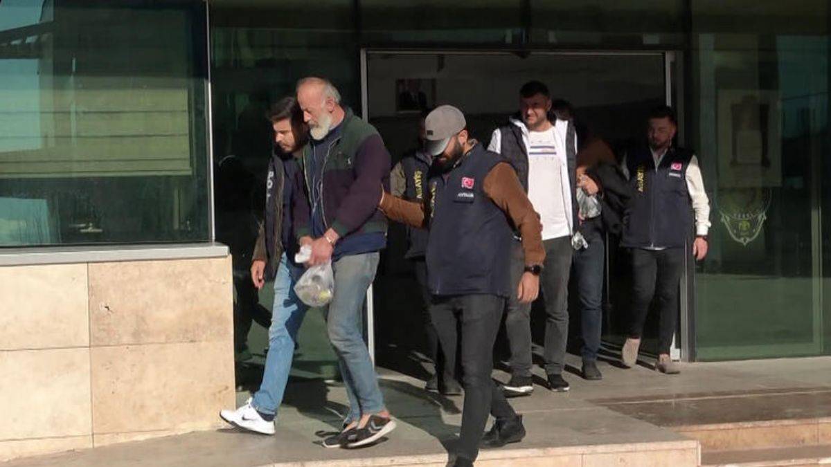 Depremzedenin 7 bin lirasını gasbeden şüpheliler yakalandı