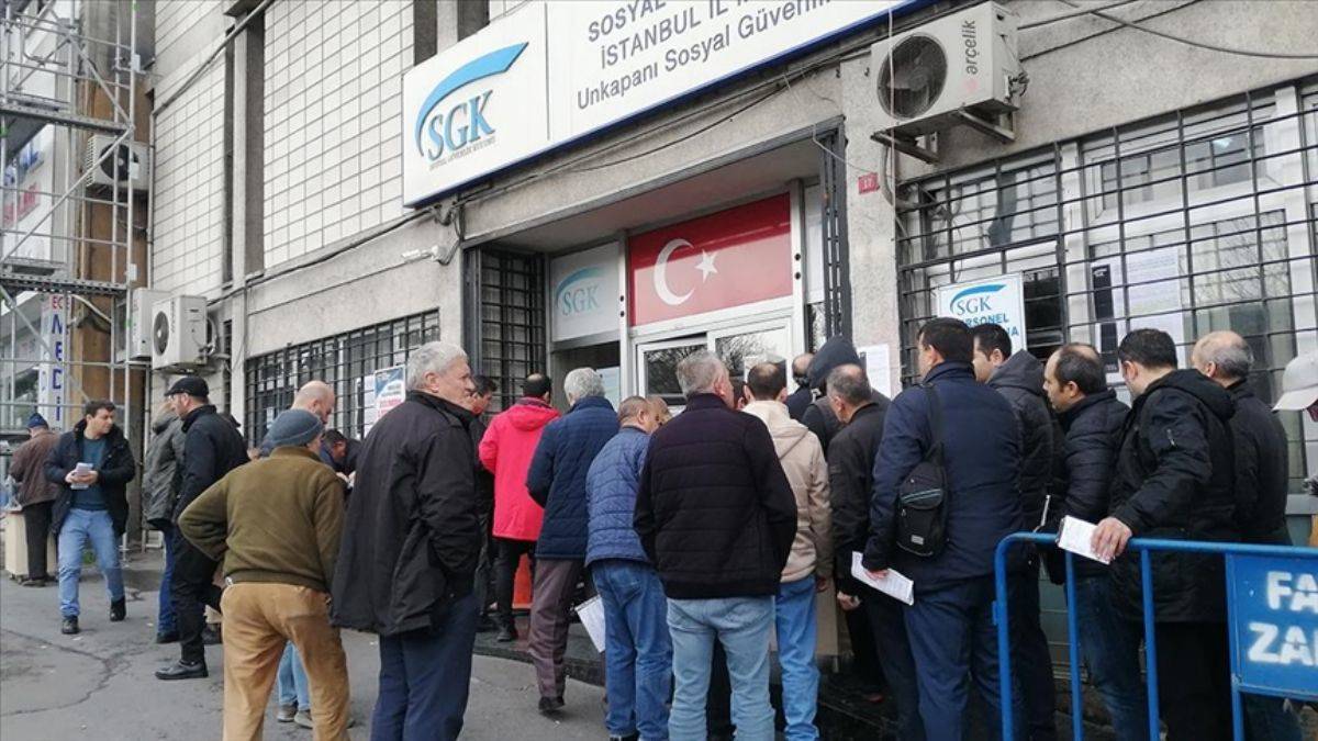 İstanbul'daki SGK binalarında EYT kuyruğu