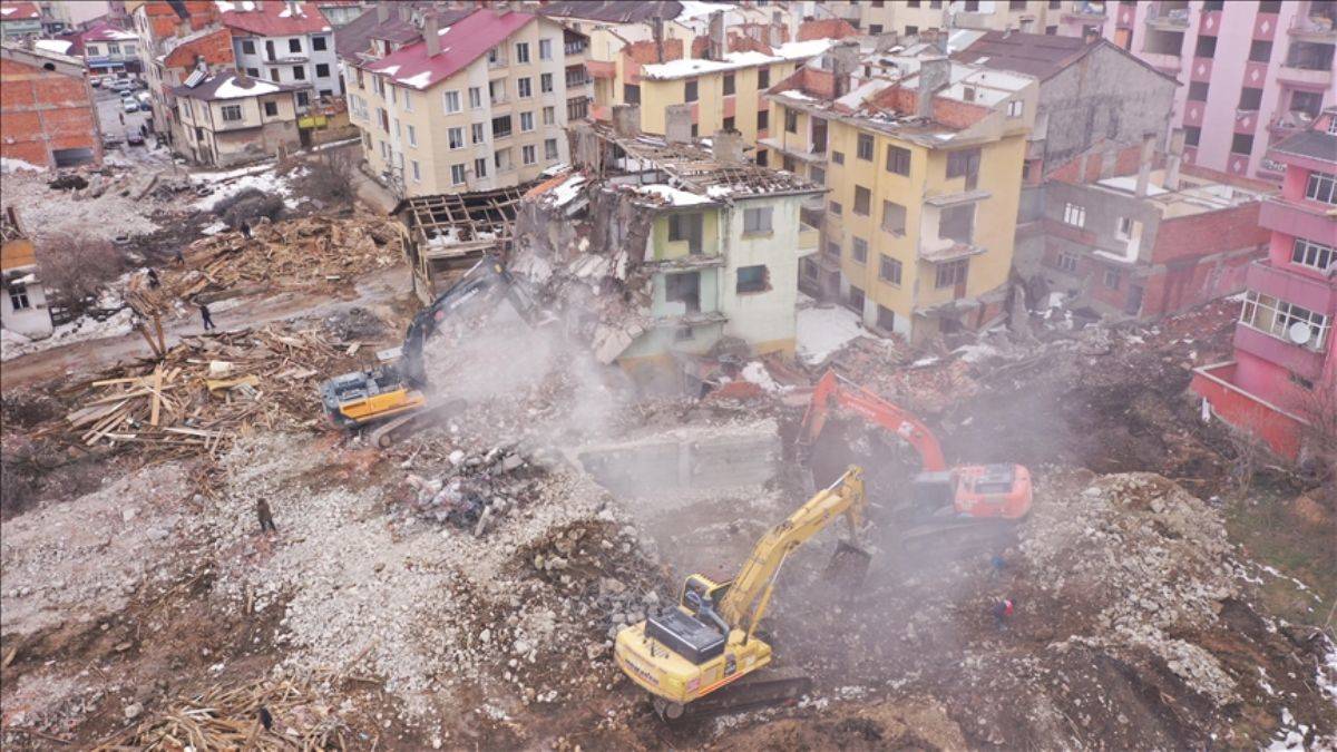 Bolu'da fay tespit edildi, binalar yıkılıyor