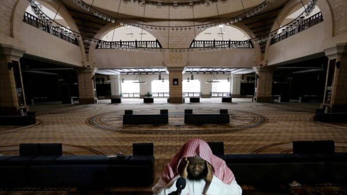 Suud’dan ilginç karar: Namazlar kısa tutulacak