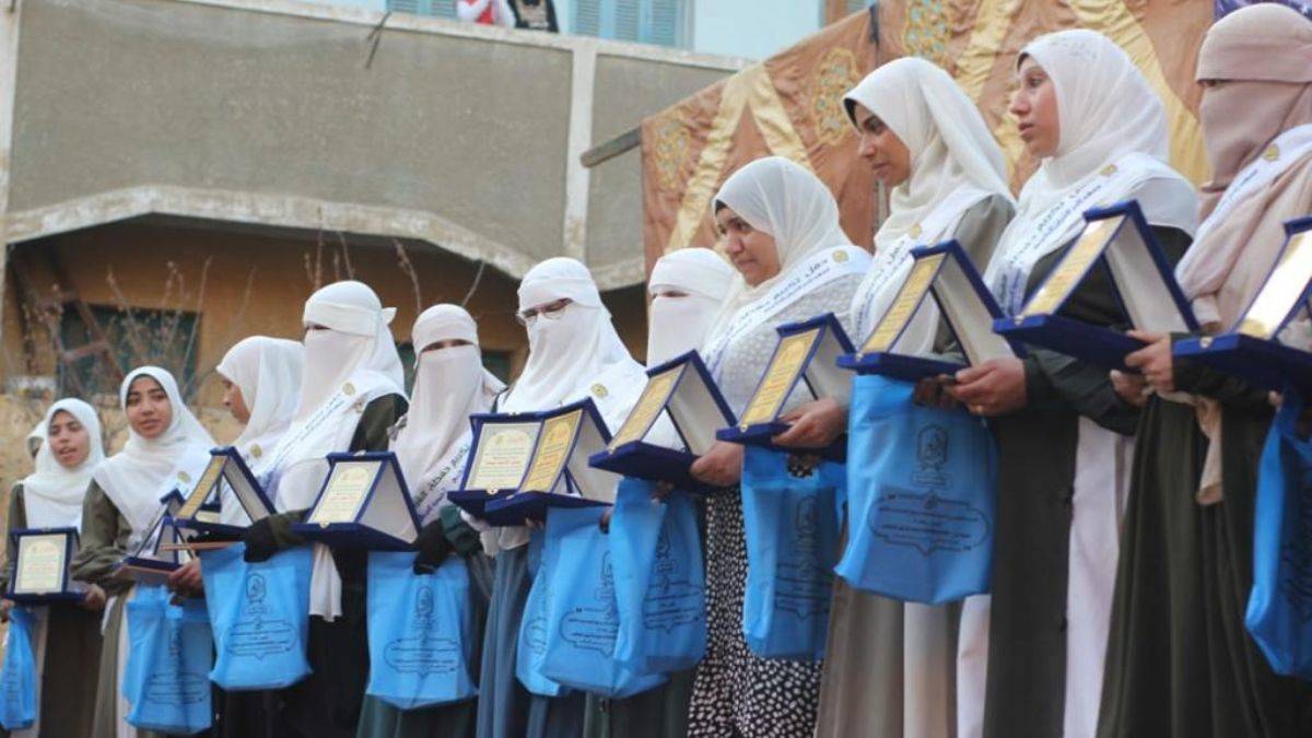 Mısır’ın 8 Mart’ı! 600 kız hafızlık tacı giydi