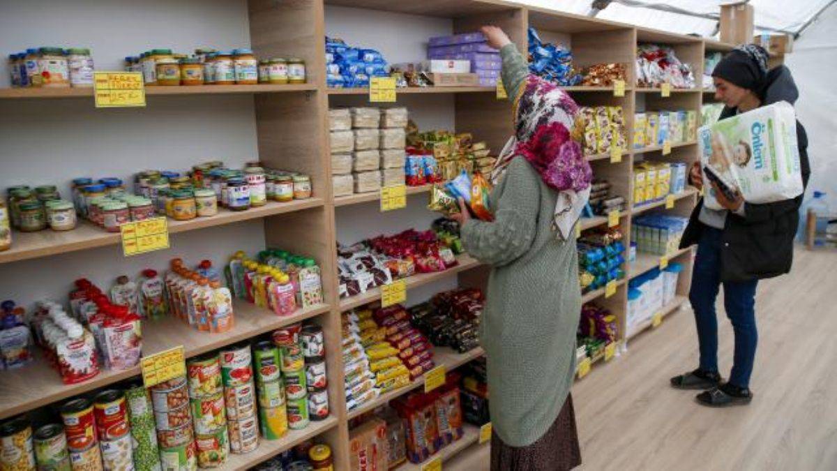 Çadır kentte depremzedelerin ihtiyaçları 'Sosyal Market' ile karşılanıyor