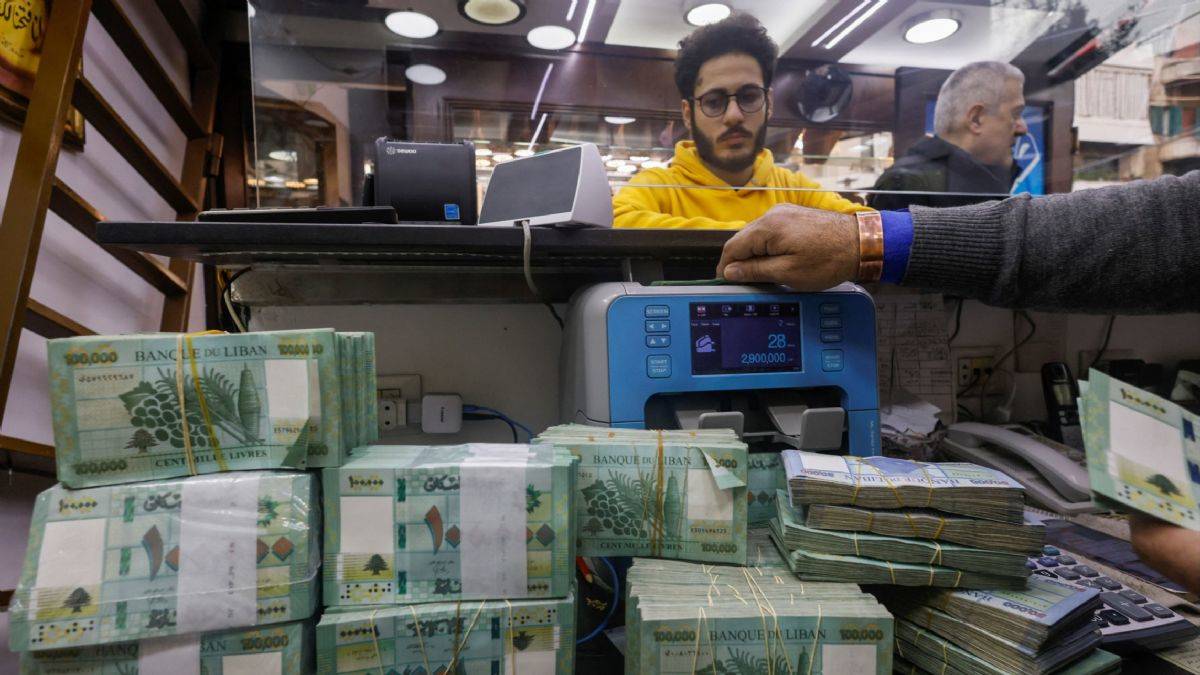 Lübnan'da para cep patlatıyor!
