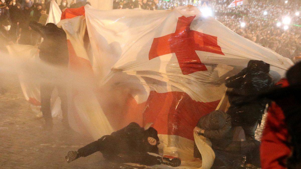 Gürcistan'da protesto sebebi 'yabancı ajan' yasa tasarısı geri çekilecek