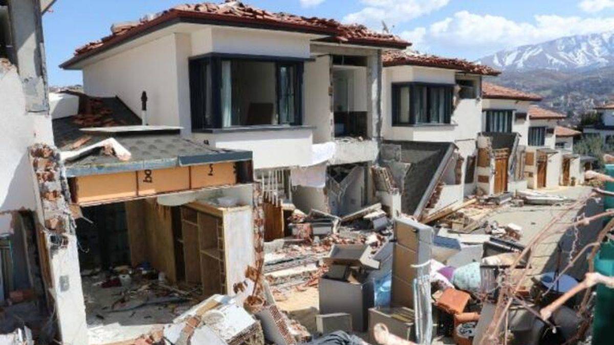 Malatya'da milyonluk villalar yerle bir oldu