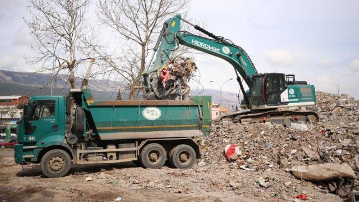 Hatay'da DSİ ekipleri, 300 binanın enkazını kaldırdı