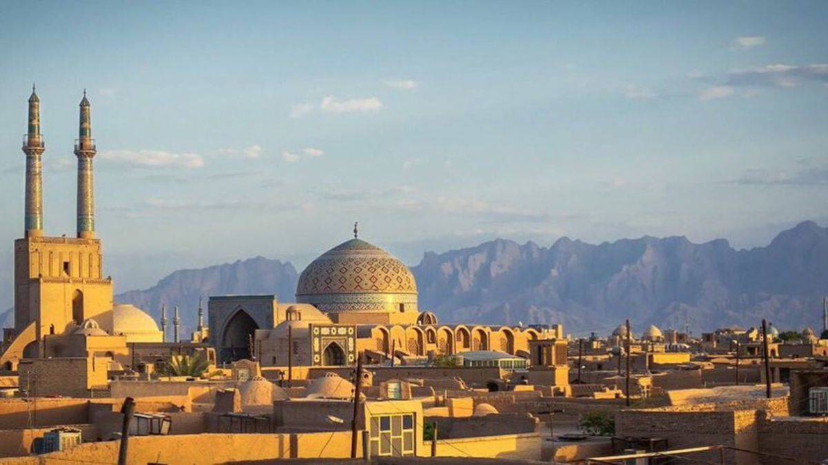 İran'da 4 cami ateşe verildi