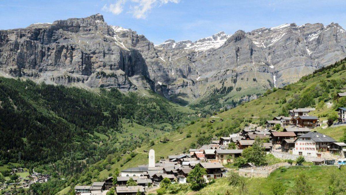 İsviçre'de köye teşvik! Yerleşene 75 bin dolar veriyorlar