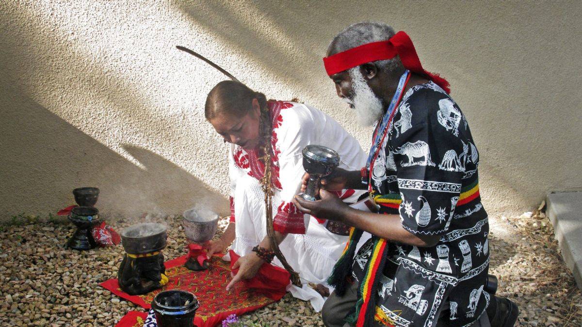 Meksika'dan doktor yetersizliğine karşı şifacılara kadro