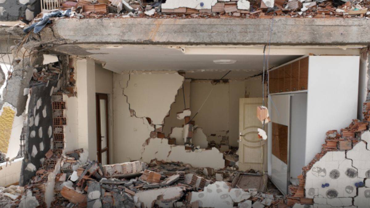 Adıyaman'dan korkunç görüntüler: Daireler içeriden çökmüş!