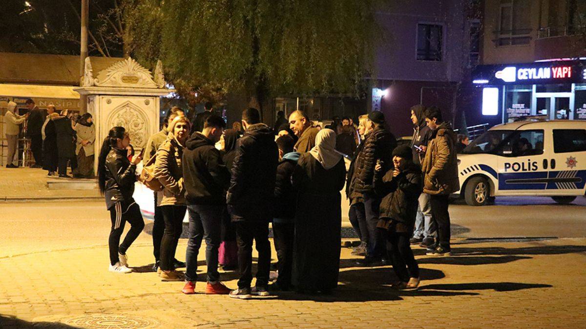 Bolu'da evlerine giremeyenler camilerde kalabilecek