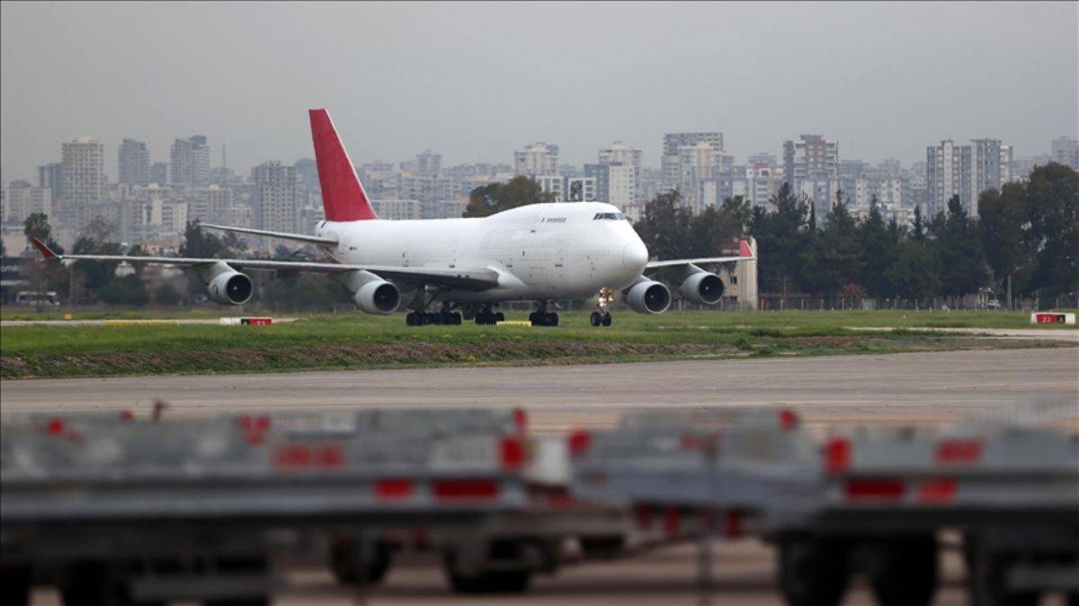 Pakistan, çadır taşıyan iki yardım uçağı daha gönderdi