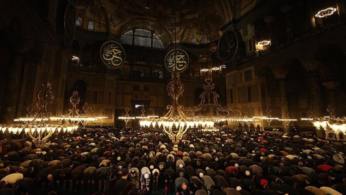 2023 İstanbul hatimle teravih namazı kılınan camiler listesi | İstanbul'da hangi camilerde hatimli teravih kılınacak?