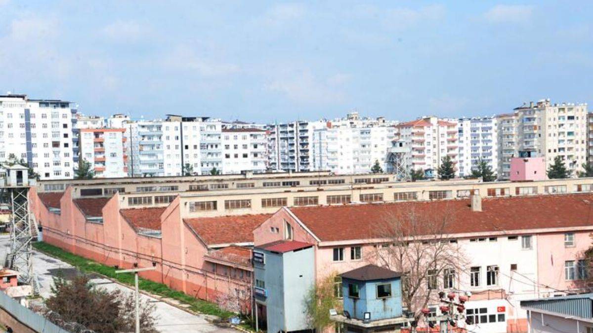 43 yıllık cezaevi sağlam, 20 yıllık olan çürük çıktı