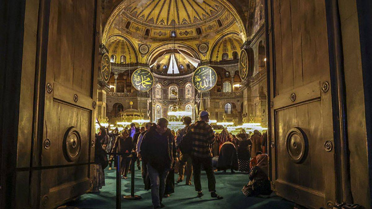 'Kafayı neden dinimizle bozdular?'